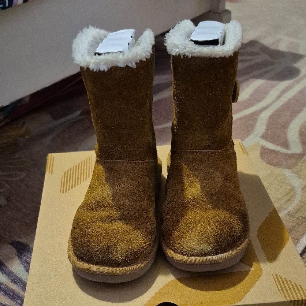 Brown Suede Boots with White Fur Trim